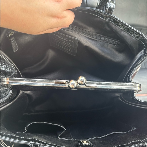 Coach F19215 Black Patent Leather Logo Kiss lock Carryall Purse Bag Stitched C - Picture 5 of 7